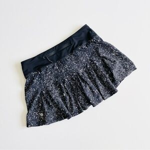 Lululemon SIZE 4 Circuit Braker Skirt in Splatter black white